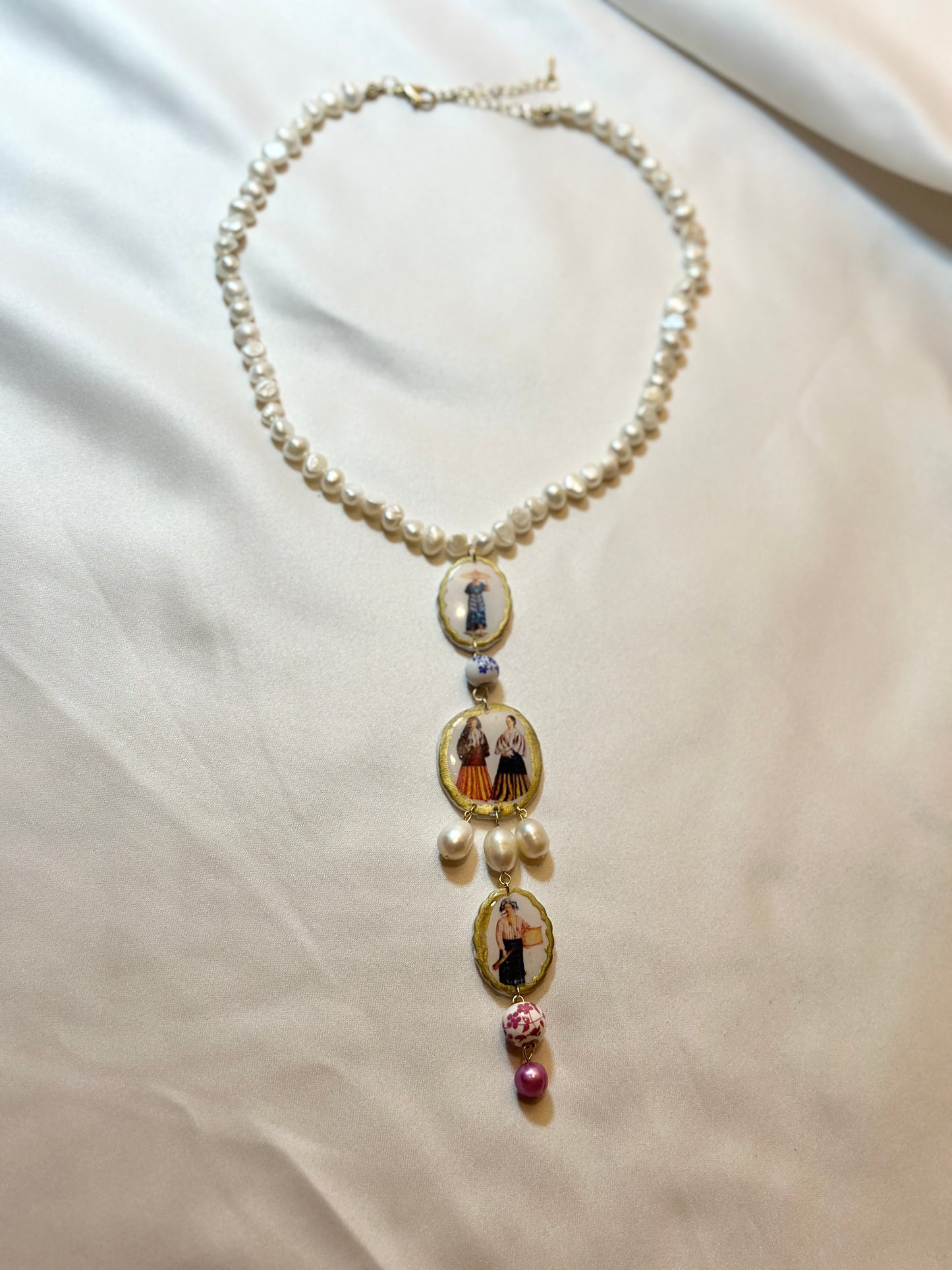 Mga Ginang (The ladies) Choker Necklace