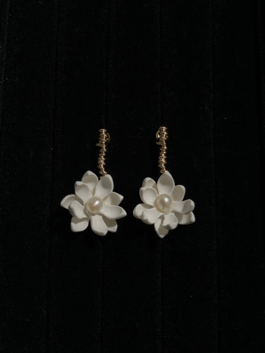 Gold Knotted Twig Sampaguita  Stud Earrings