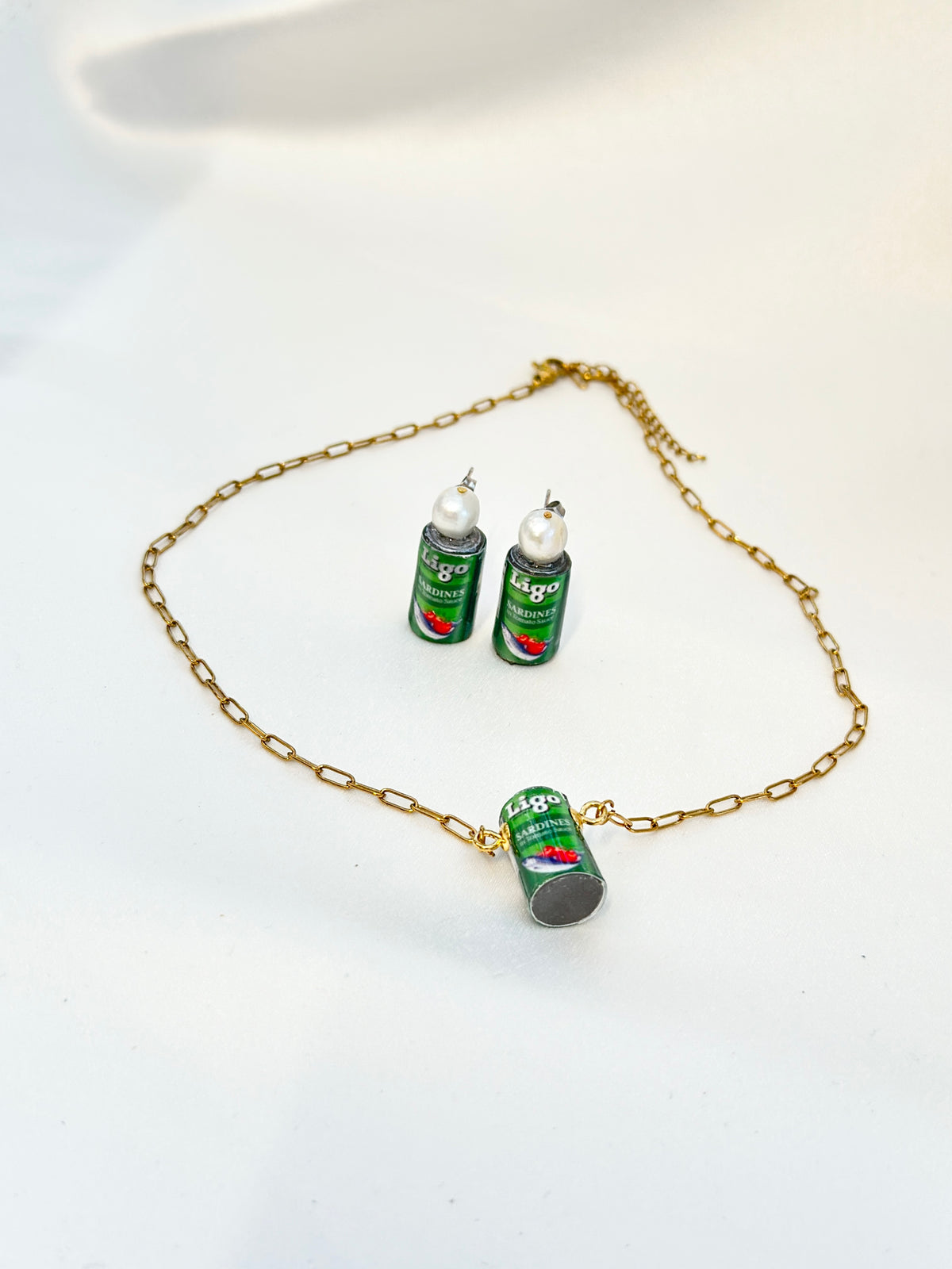 Ligo Sardinas Pearl Stud Earrings and Necklace Set