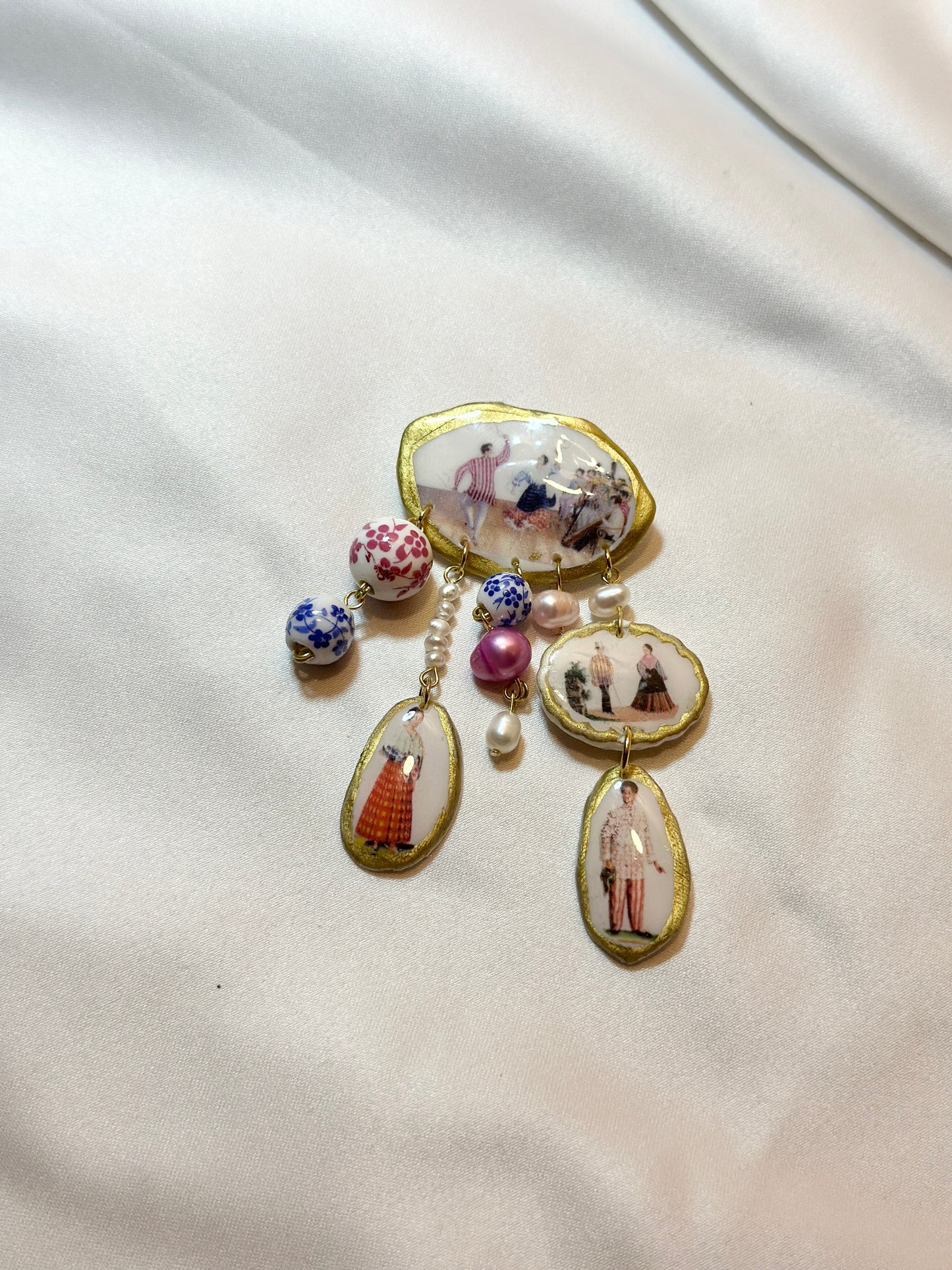 Nagkakilala, Nag-ligawan, Kinasal (they met, they courted, they got married) Brooch