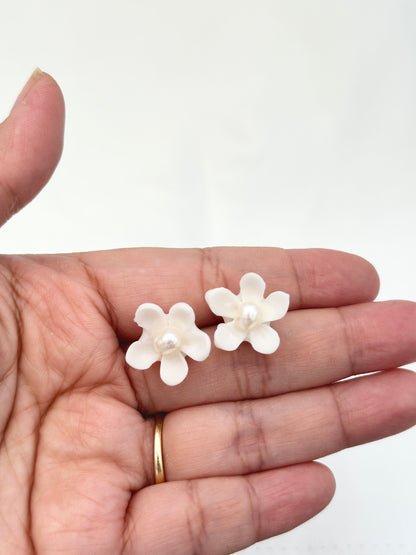 Sampaguita Stud Mini with Pearl