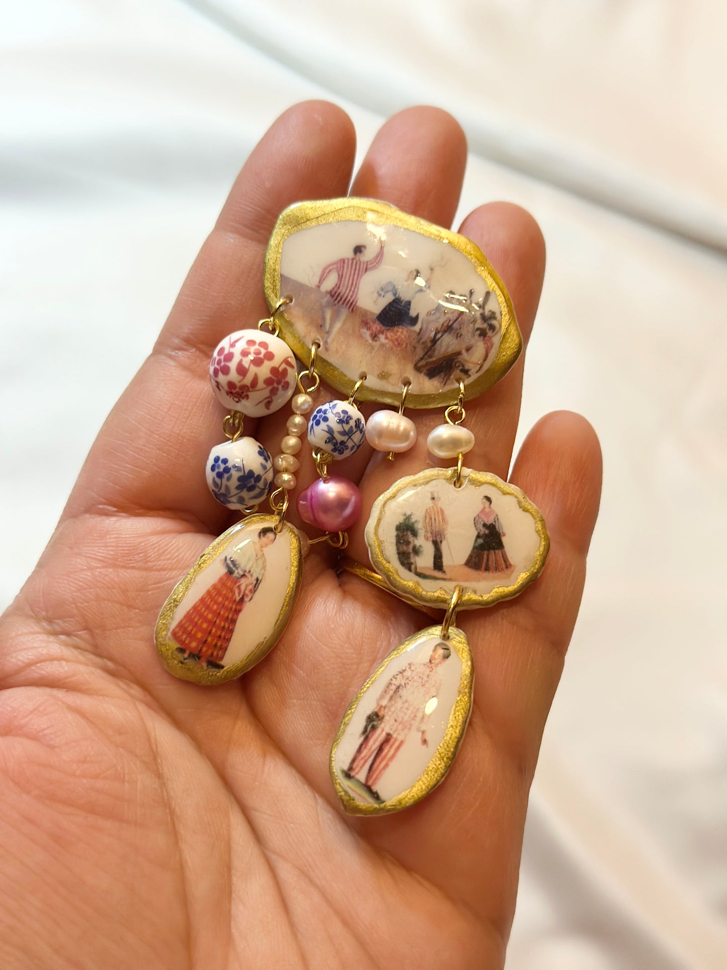 Nagkakilala, Nag-ligawan, Kinasal (they met, they courted, they got married) Brooch