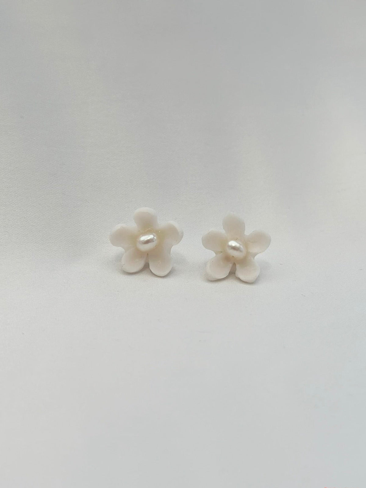 Sampaguita Stud Mini with Pearl