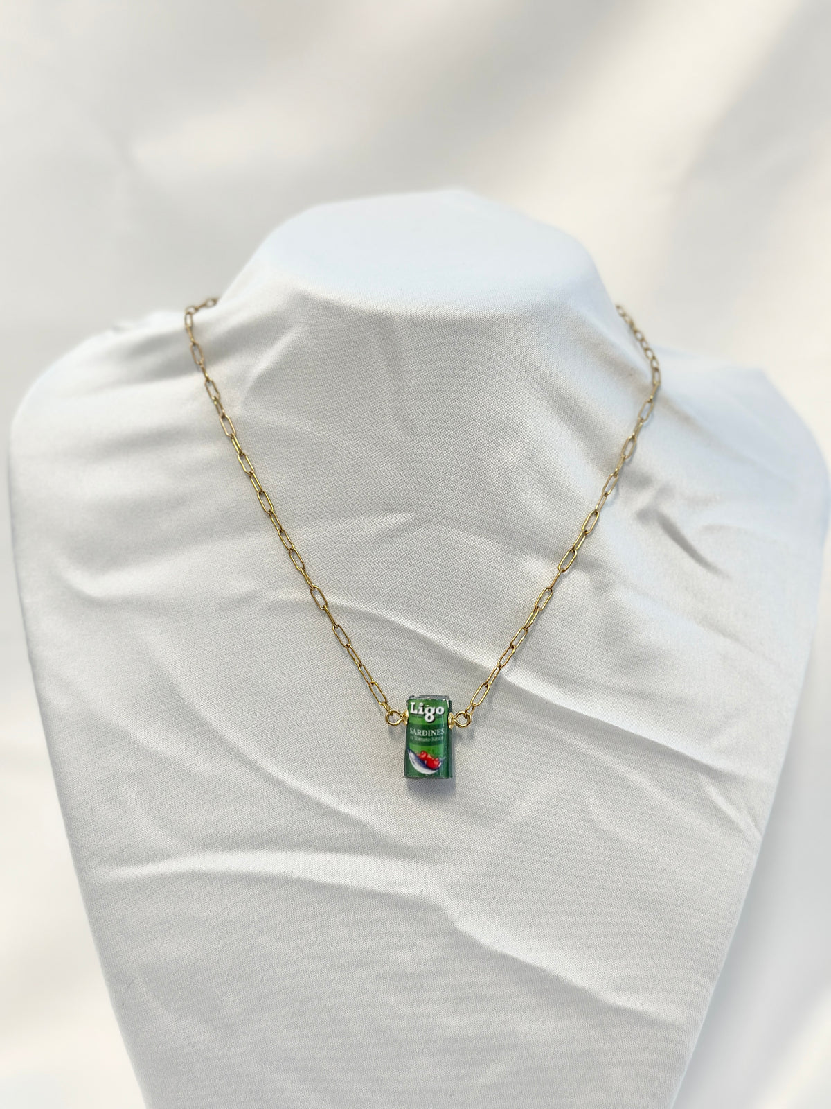 Ligo Sardinas Pearl Stud Earrings and Necklace Set