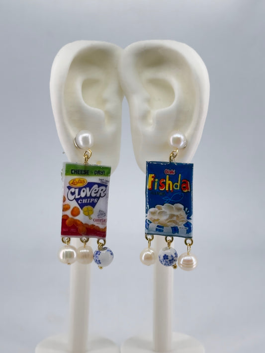 Clover Fishda Pearl Drop Stud Earrings