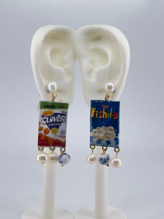 Clover Fishda Pearl Drop Stud Earrings