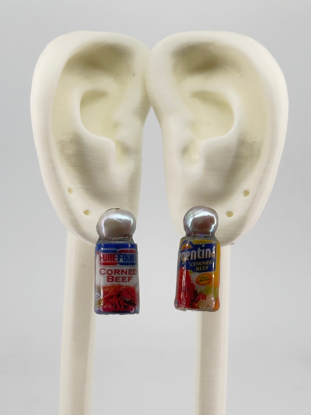 Corned Beef De Lata Pearl Studs