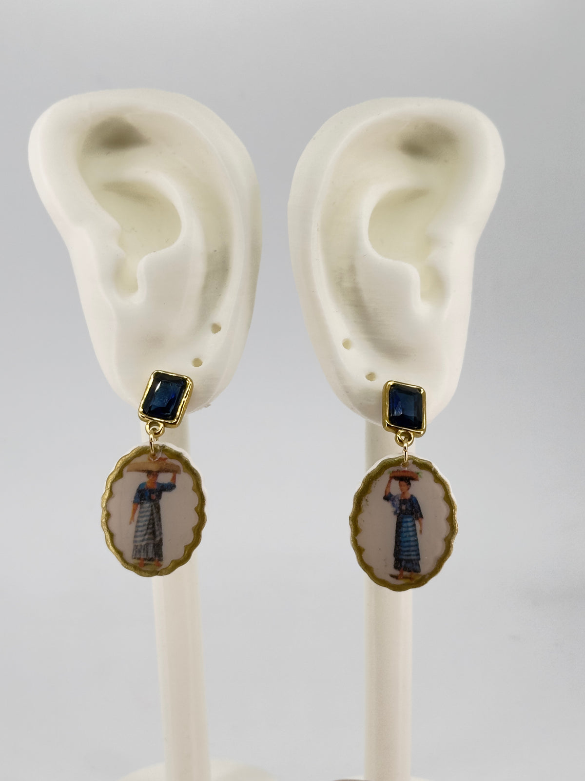 Mga Tindera Rhinestone Studs