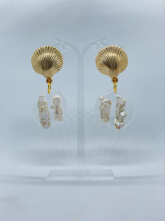 Clam Shell Stud Floating Pearls